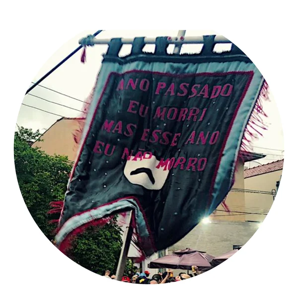 Logo do bloco Ano Passado Eu Morri Mas Esse Ano Eu Não Morro